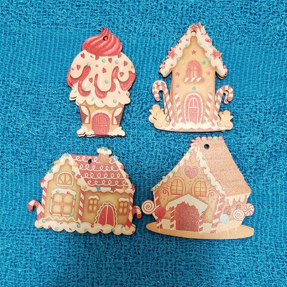 Other - Lot Of 30 Christmas Gingerbread House Ornaments.
